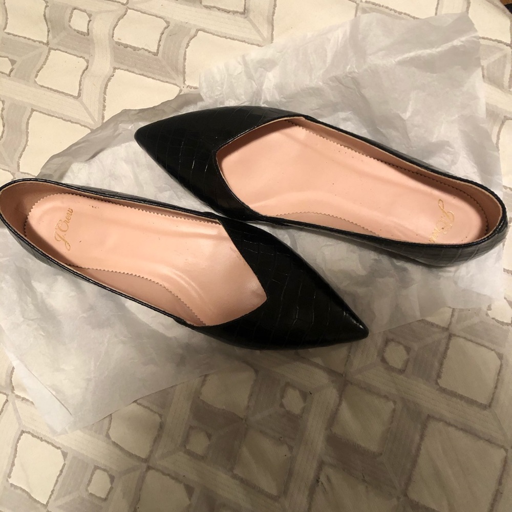 Black alligator style pointed flats